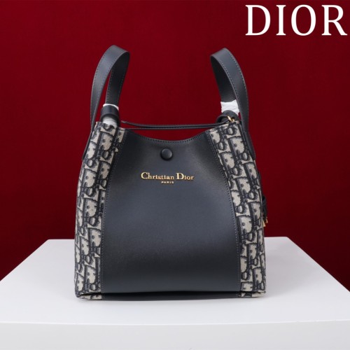 Dior Signature