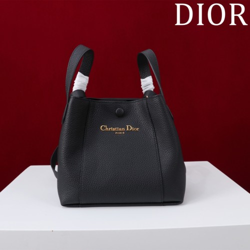 Dior Signature