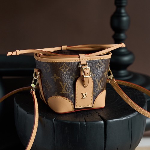 LV Noe Purse LV Charms