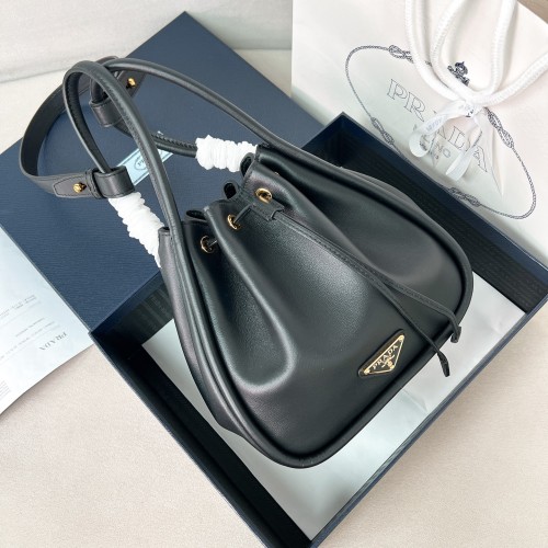 Prada 프라다 물통백